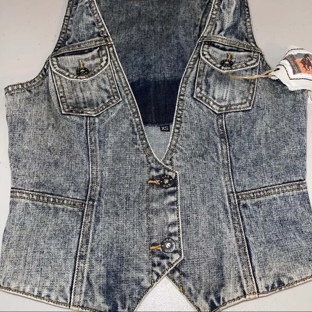 LF CARMAR ACID WASH SEXY 2 BUTTON JEAN VEST SIZE XS - Image 5