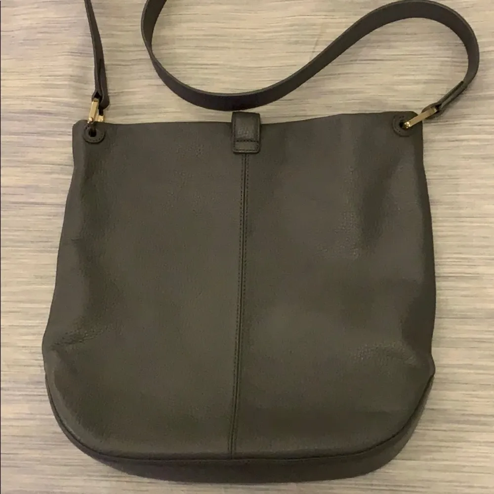 NWOT Neely & Chloe Gray Pebbled Leather Hobo - Image 10