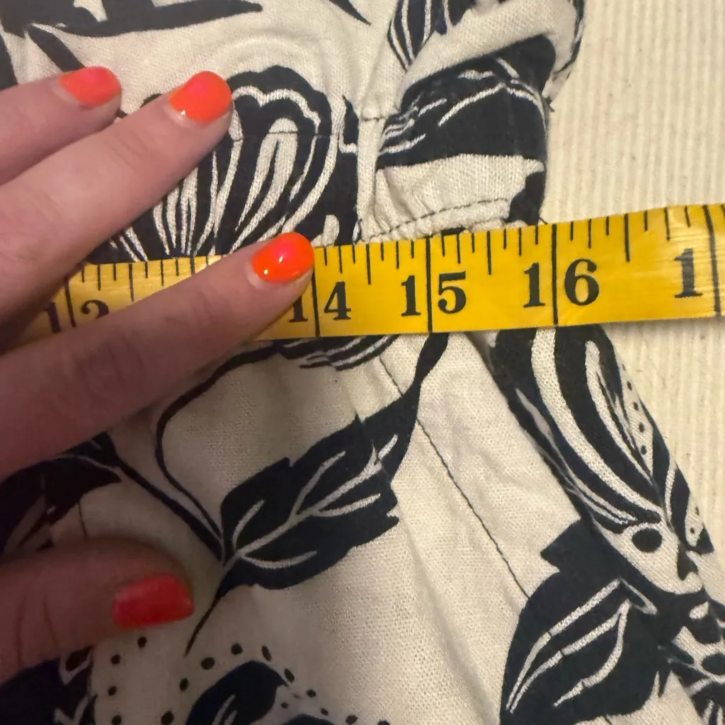 Who What Wear Black and White Linen Floral Shorts Medium - Image 6