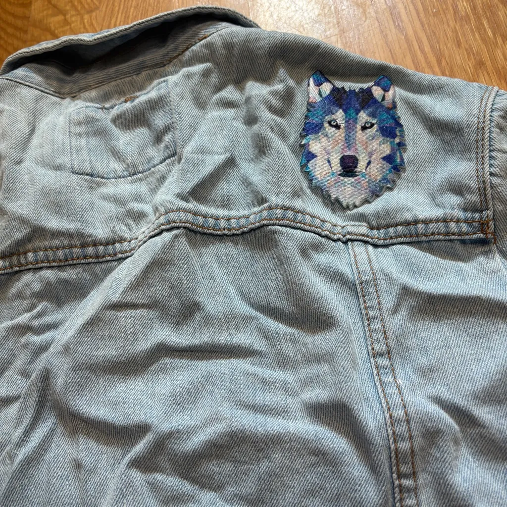 Jean Denim Jacket Y2K Wolf Patch Light Blue WashGrunge Punk Classic Basic Sz M/L Size M - Image 9