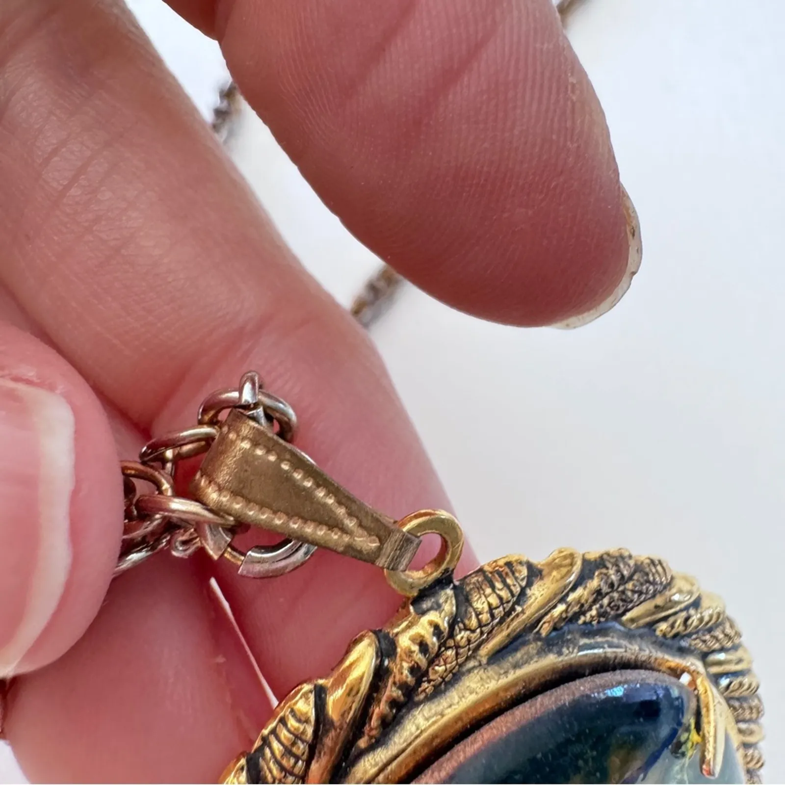 Vintage Gold Tone Painted Glass Cabochon Pendant Necklace Estate Jewelry - Image 3