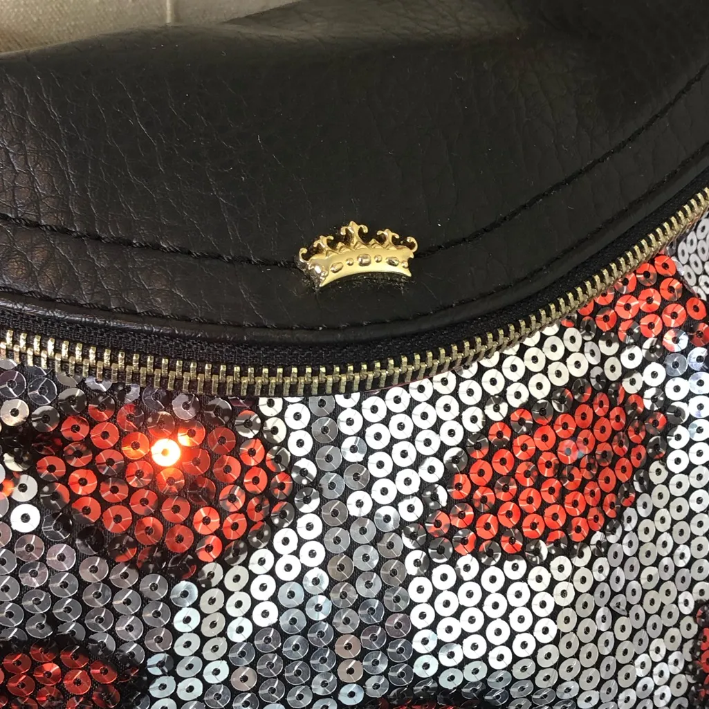 JUICY COUTURE Red Lips Lipstick Kiss Sequin Adjustable Crossbody Shoulder Bag - Image 2