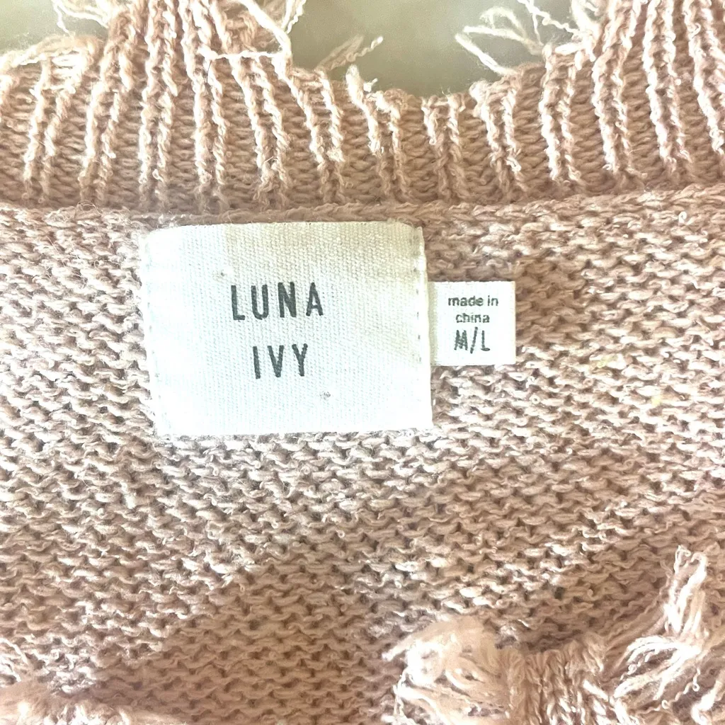 Luna Ivy Pink Distressed Hem Knit Sweater M/L Cropped Grunge Raw Edge Pullover Size undefined - Image 3