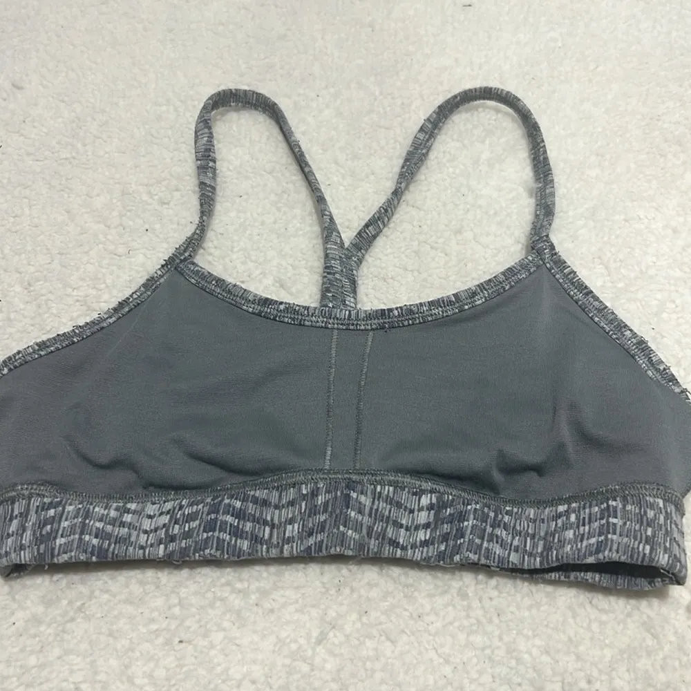 sport bra gray/white size 2 - Image 6