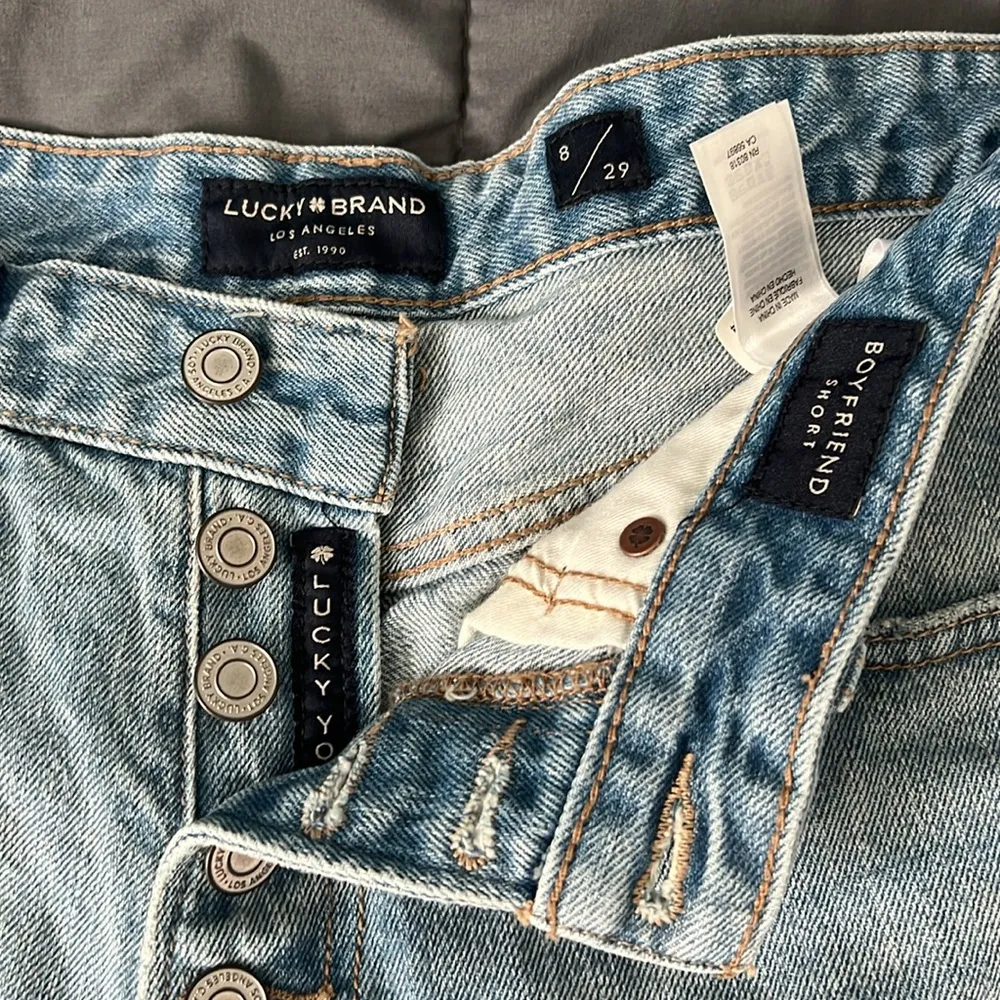 Lucky Light Wash Distressed Boyfriend Short Size 8/29 - Image 3