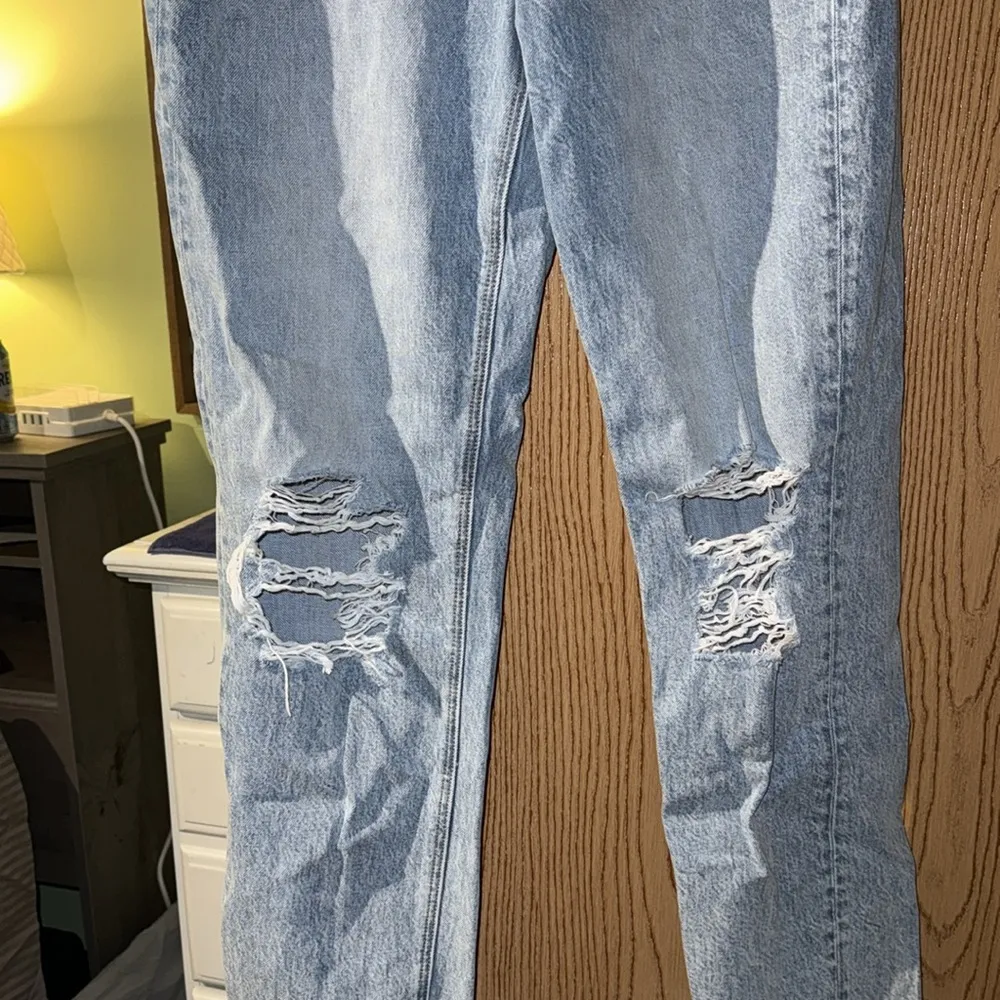 EUC light wash denim mom jeans - Image 3