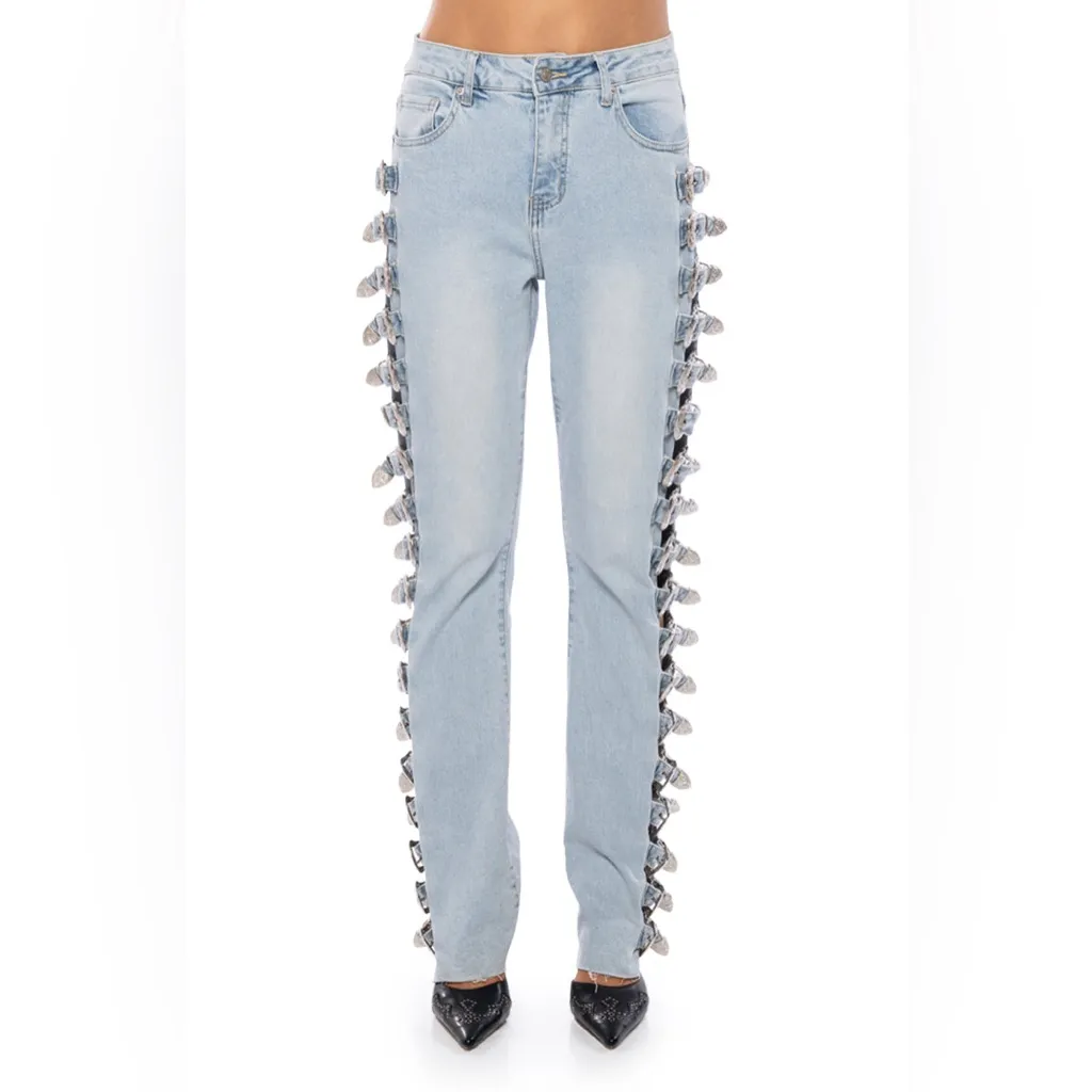 AKIRA All About Buckles Wide Leg Jean 15/31”
Light Wash Stretch Western Buckle - Image 3