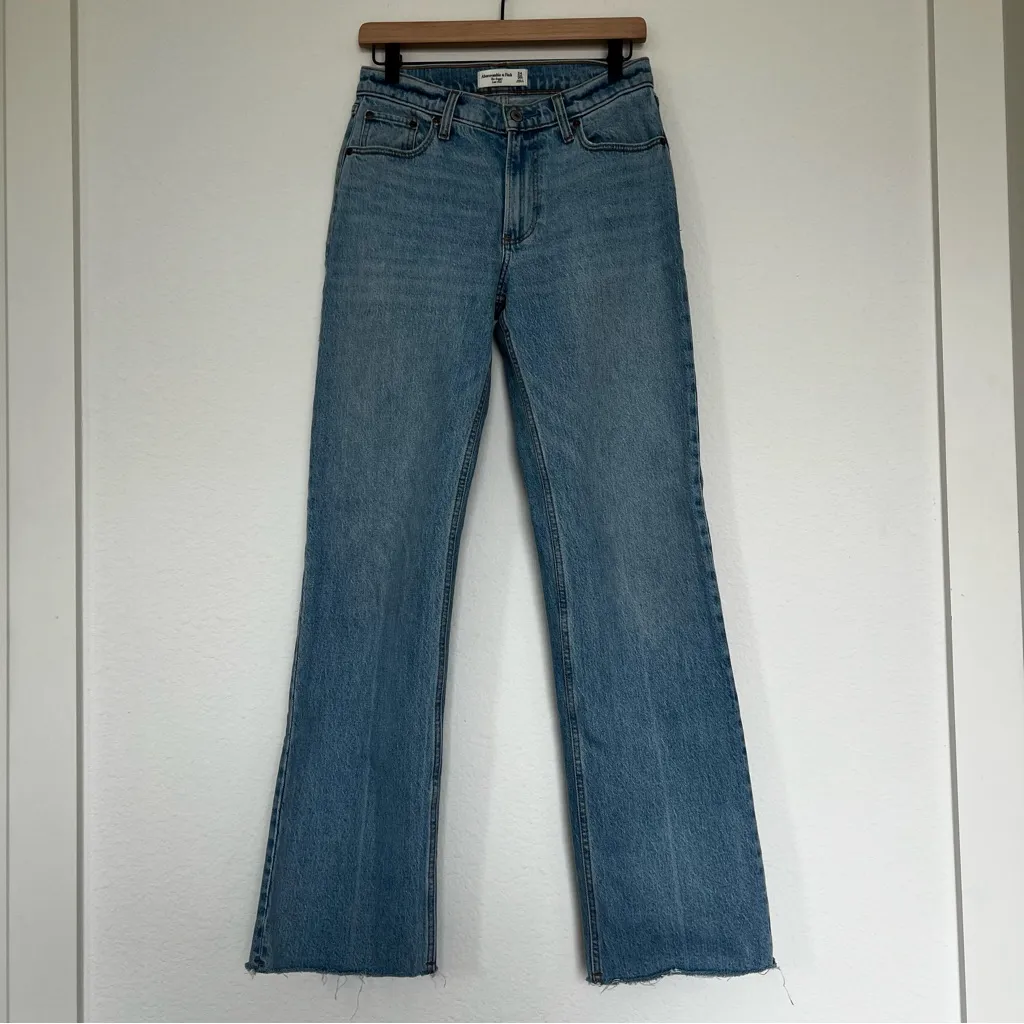 Abercrombie & Fitch Low Rise Baggy Jean Medium With Raw Hem - Image 5
