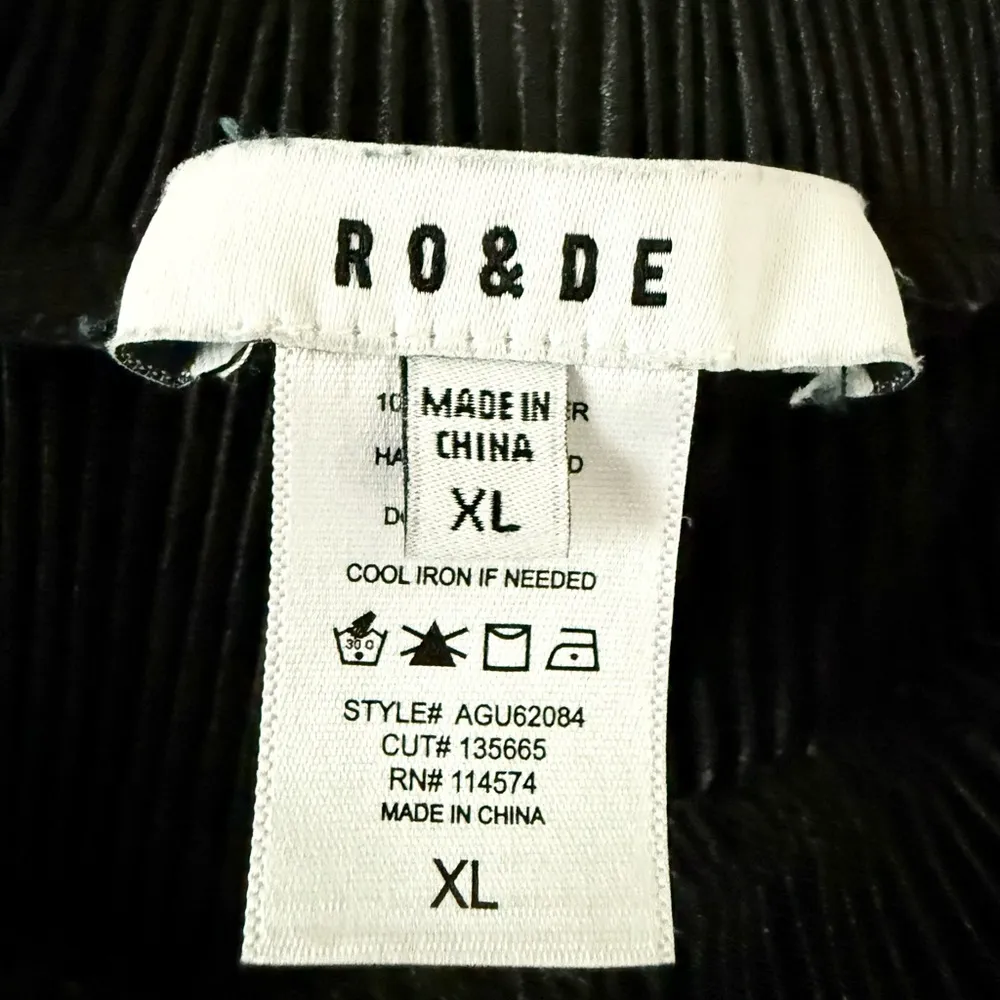 RO & DE Nordstrom Accordion Pleated Cropped Wide Leg in Black - Size XL - Image 4