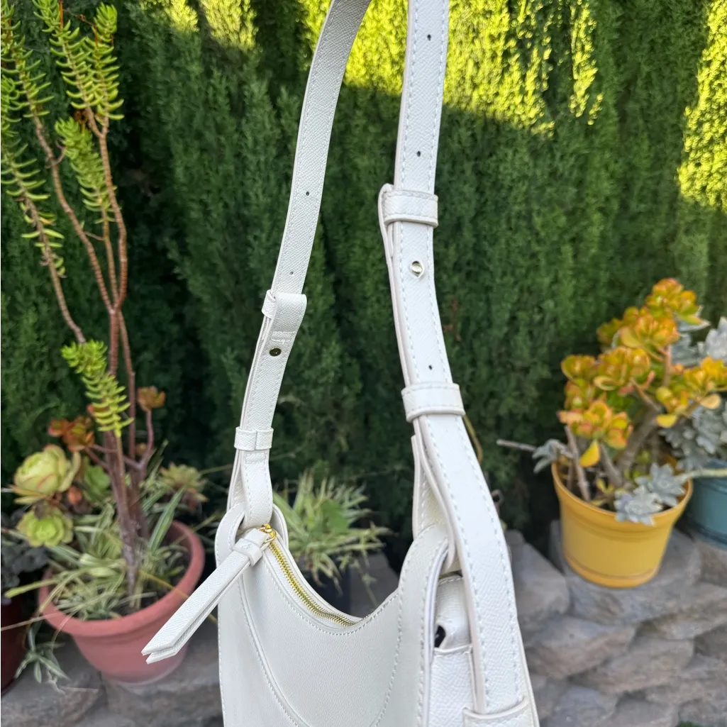 Half Moon Shoulder Bag in White - Image 4