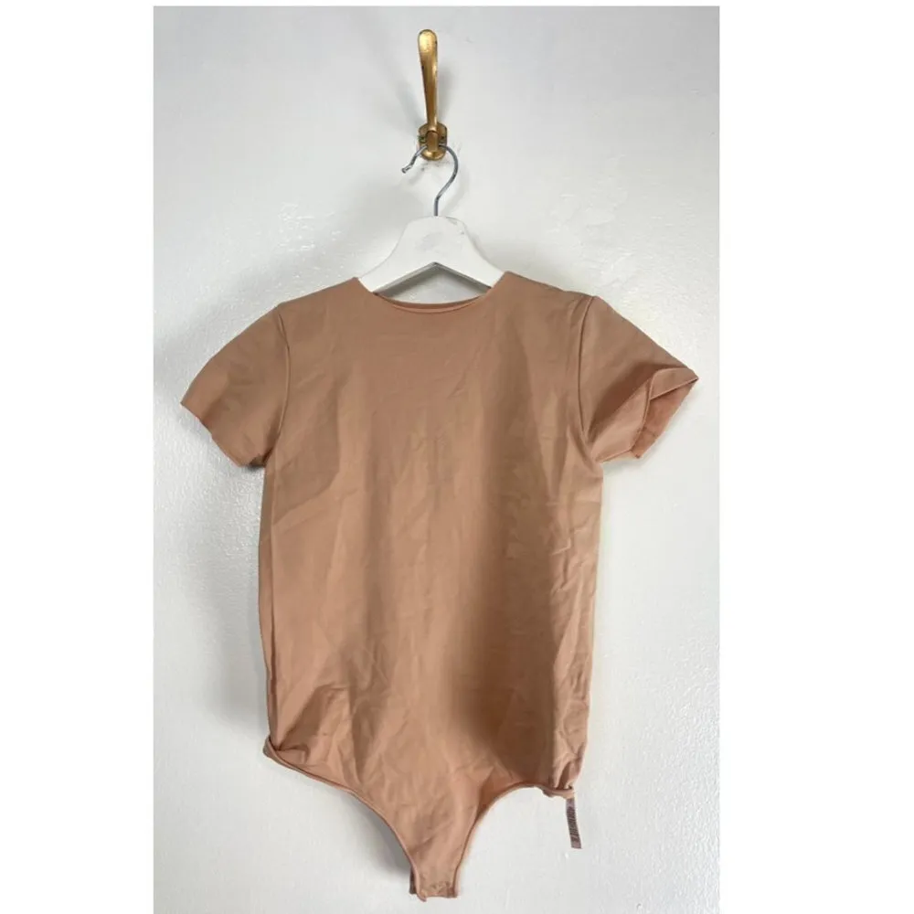 SKIMS Essential T-Shirt Thong Bodysuit in Sandstone Large/X-Large - Image 4