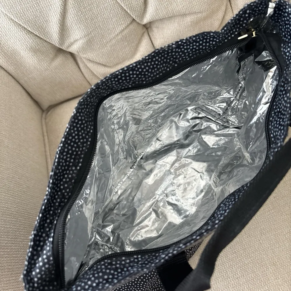 Isaac Mizrahi Black and White Tote Elegant Structured Design-Insulated Lunch Box - Image 4