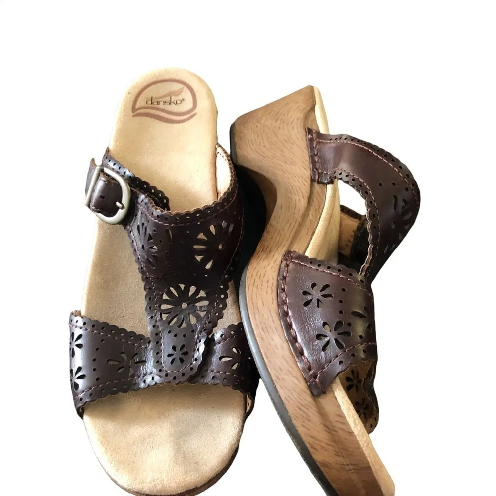 Womens Slip On Sandal Brown Tan EU 40 Sapphire 9.5 Lasercut Minimalistic - Image 4