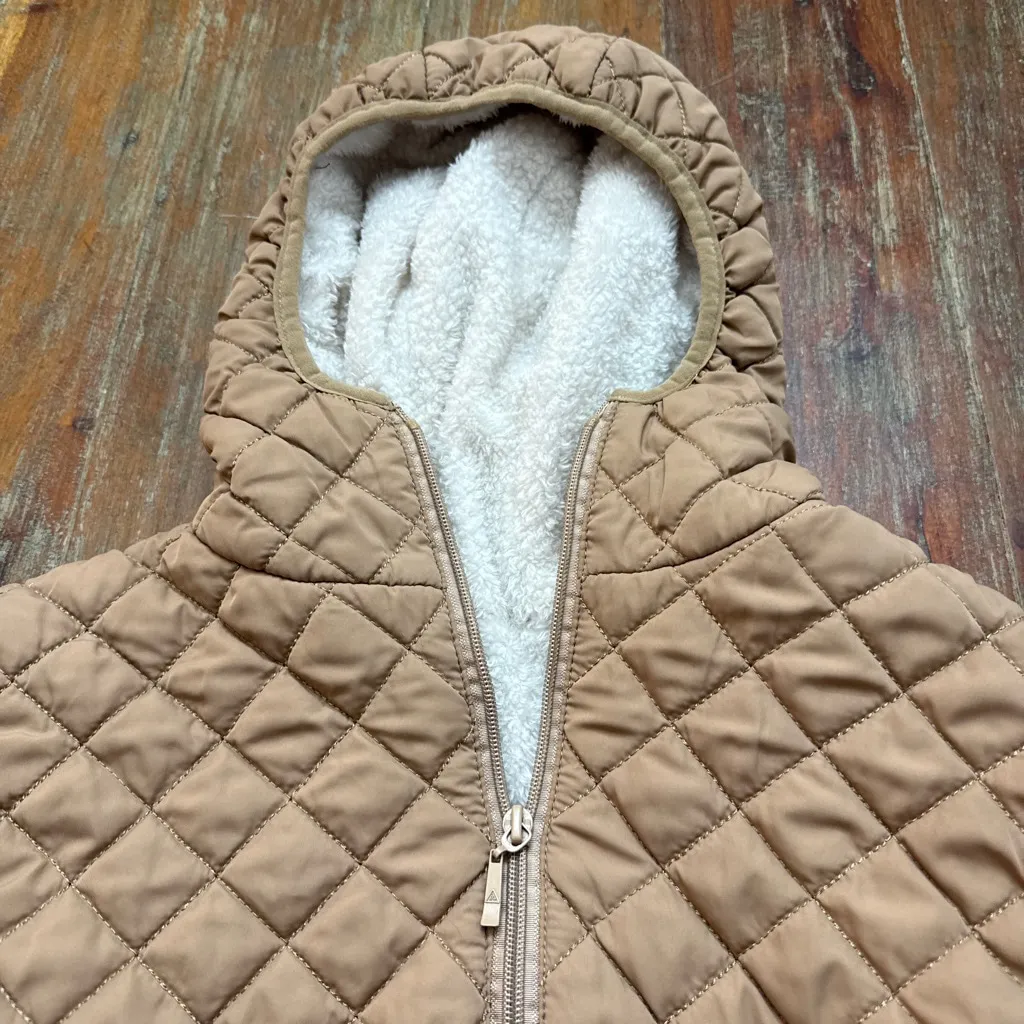Vangull Beige Quilted Puffer Jacket with White Sherpa Lining Medium - Image 2