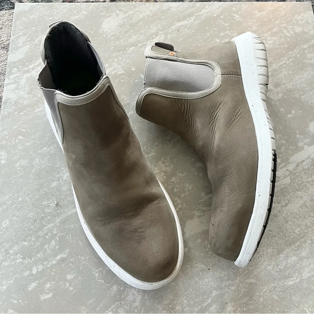BOGS Cypress Chelsea Boots - Image 3