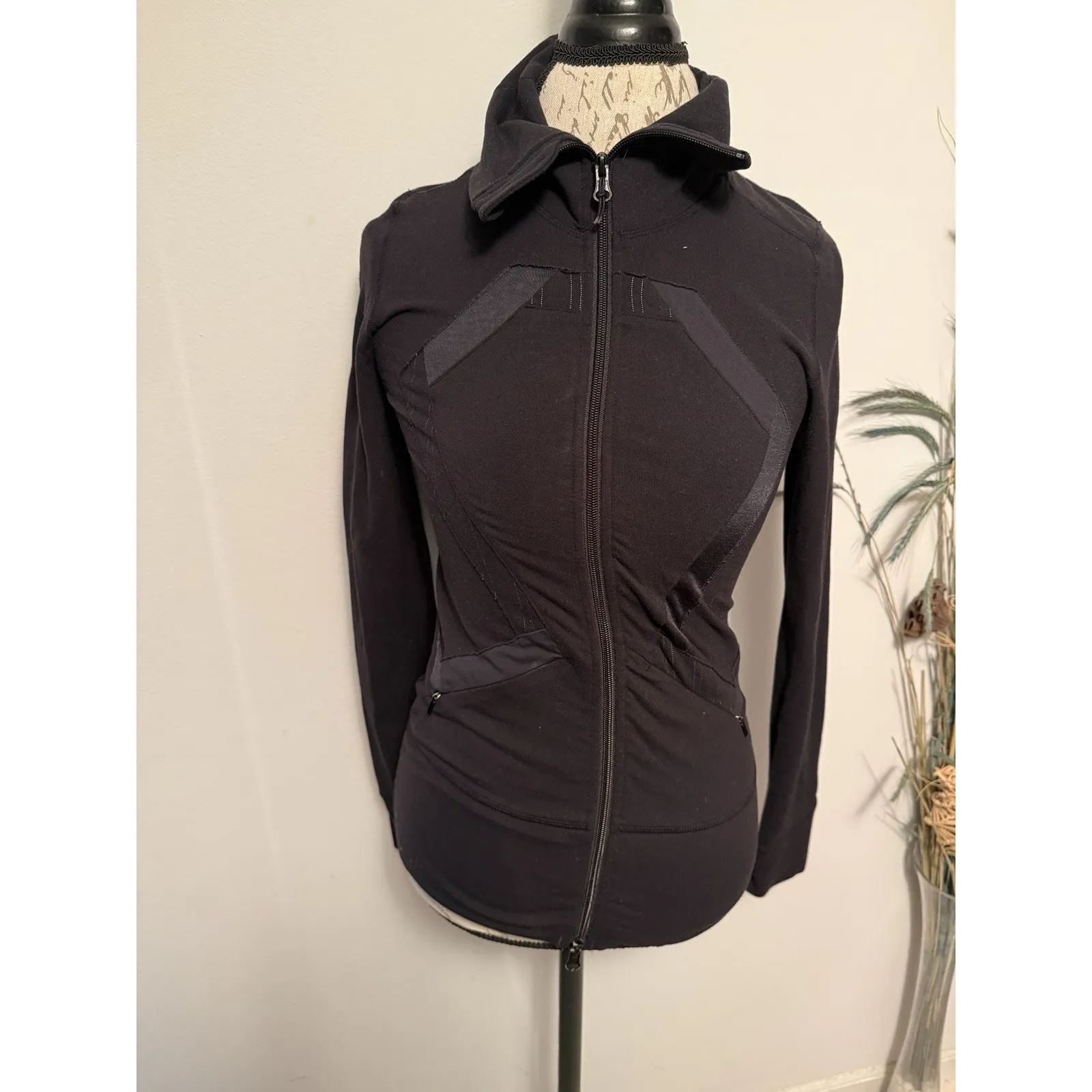 Lululemon Origami In Stride Black Full Zip High Neck Jacket Size 4 - Image 2