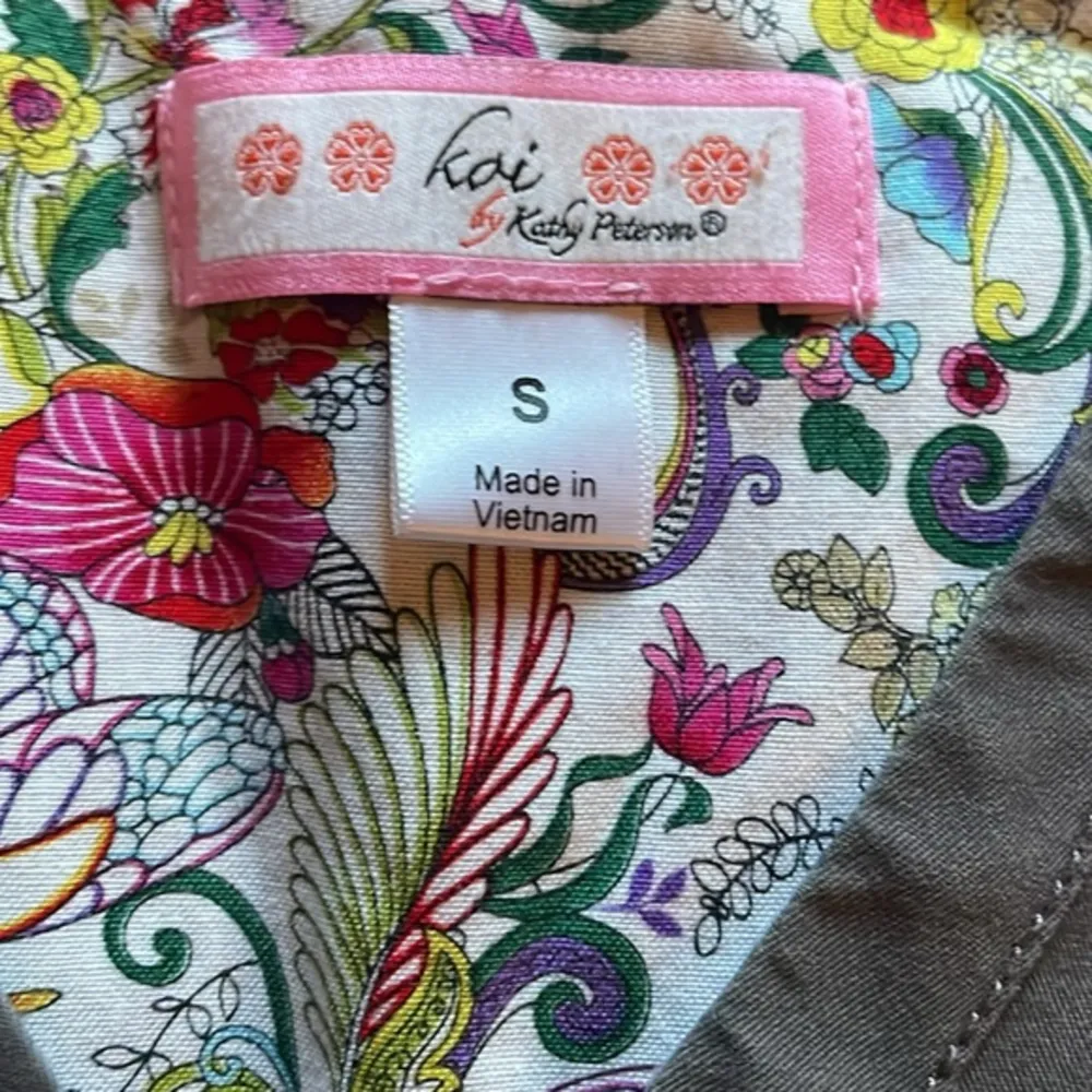 Koi Gray Scrub Top Sz S - Image 3