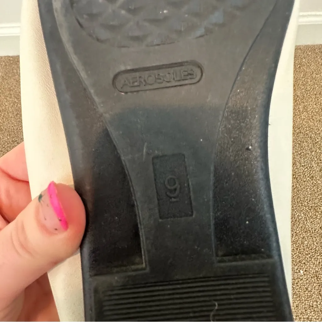 Aerosoles White Loafer Flats with Gold Chain Accent Size 9 Women's - Image 6