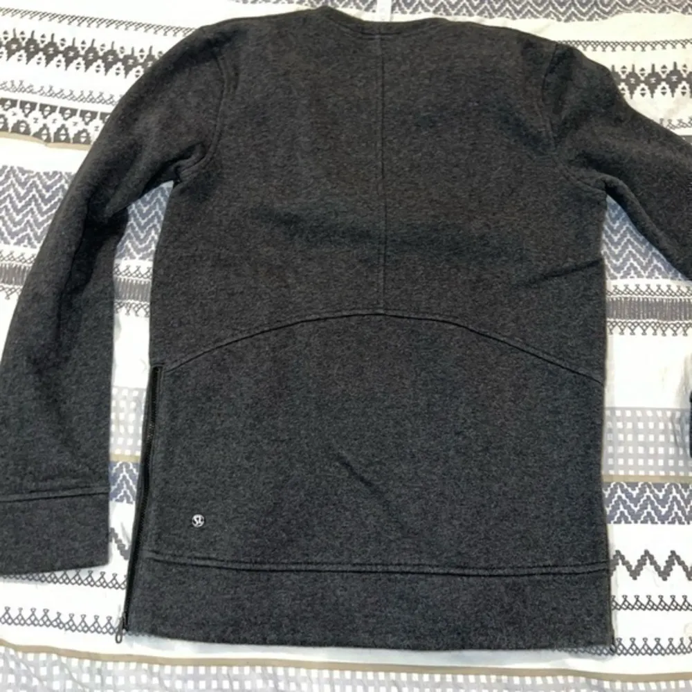LULULEMON sweater with size zippers and hidden‎ pocket size 2 - Image 4