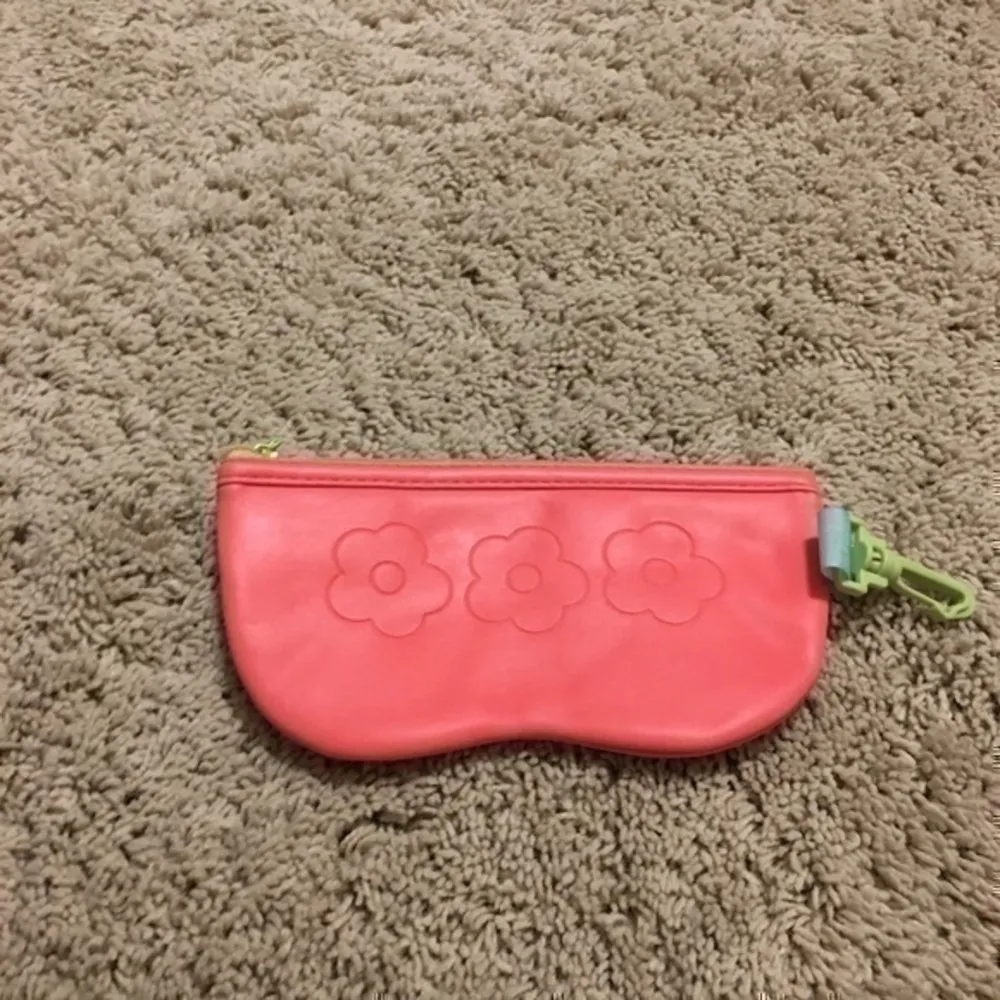 pink flower clinique soft padded glasses case - Image 11