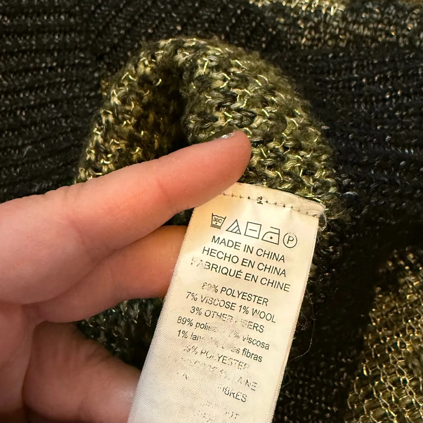 Michael Kors Women’s XS Green Gold Camo Camouflage Long Sleeve V-Neck Sweater - Image 9