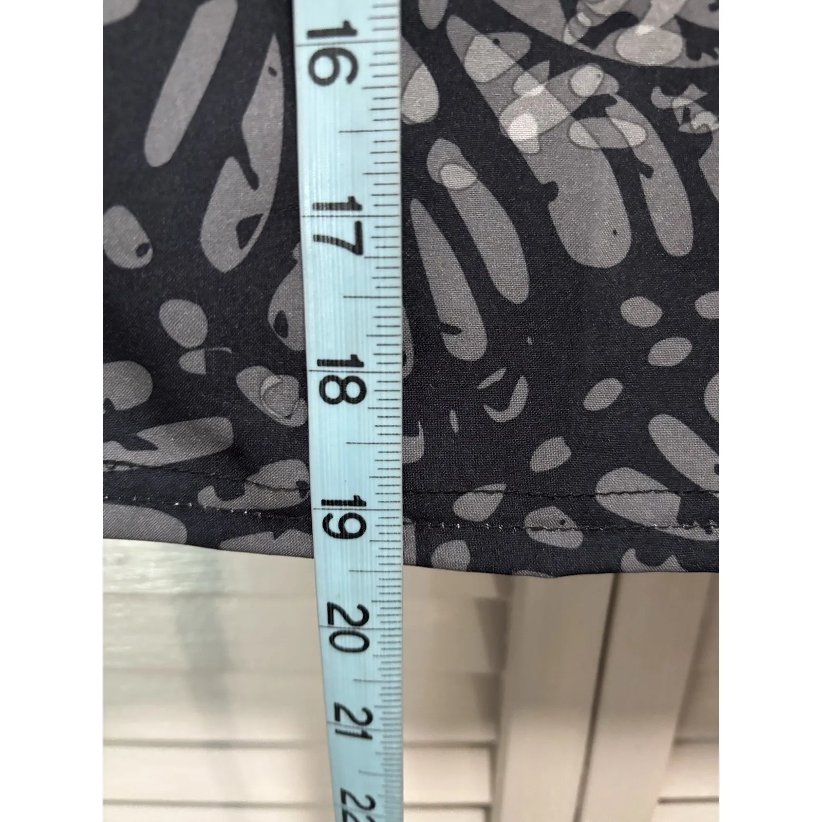 Rip Skirt Hawaii Wrap Gray/Black Floral Size Medium‎ Mini Skirt Beach Vacation Black - Image 2