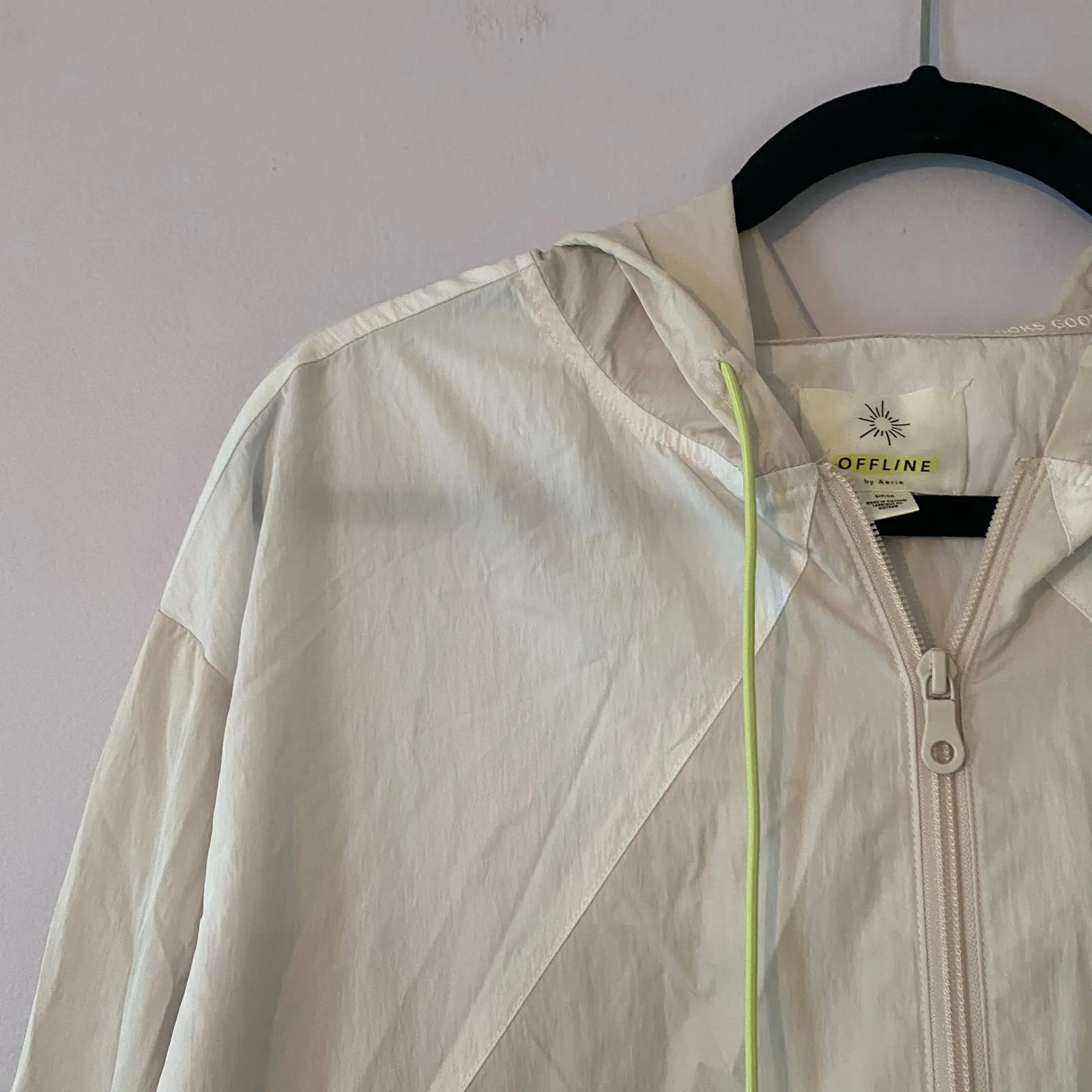 Offline Aerie Cream Cropped Windbreaker Jacket Transitional Women's size Small - Image 3