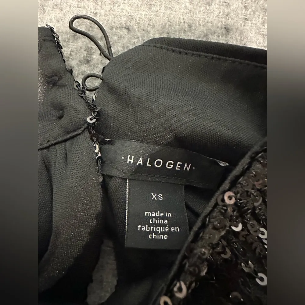 Halogen Sparkly Black Sequin Halter Neck Top XS Nordstrom Flirty Key Hole Back - Image 6