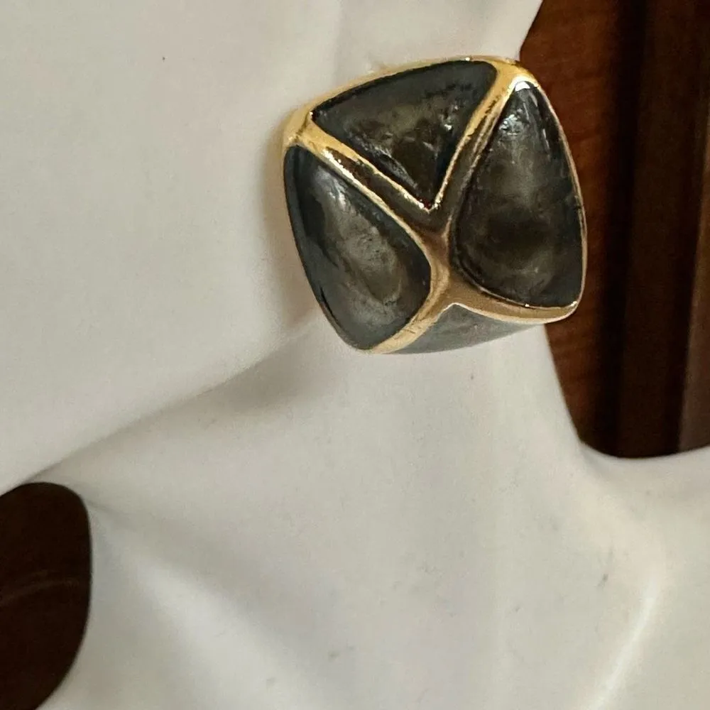 Grey and gold tone square post earrings Gray - Image 6