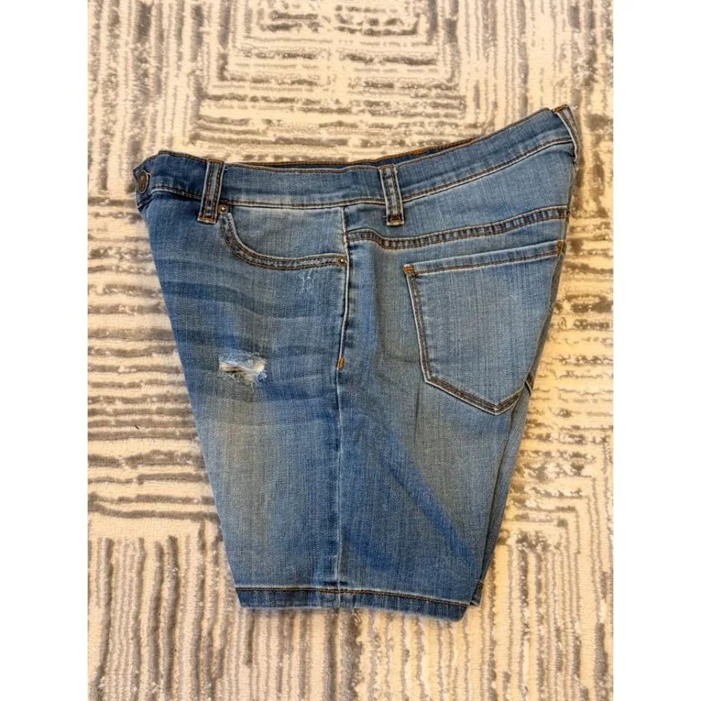 NEW Victoria's Secret women's size 4 blue denim "Relaxed Boy short" jeans - Image 4