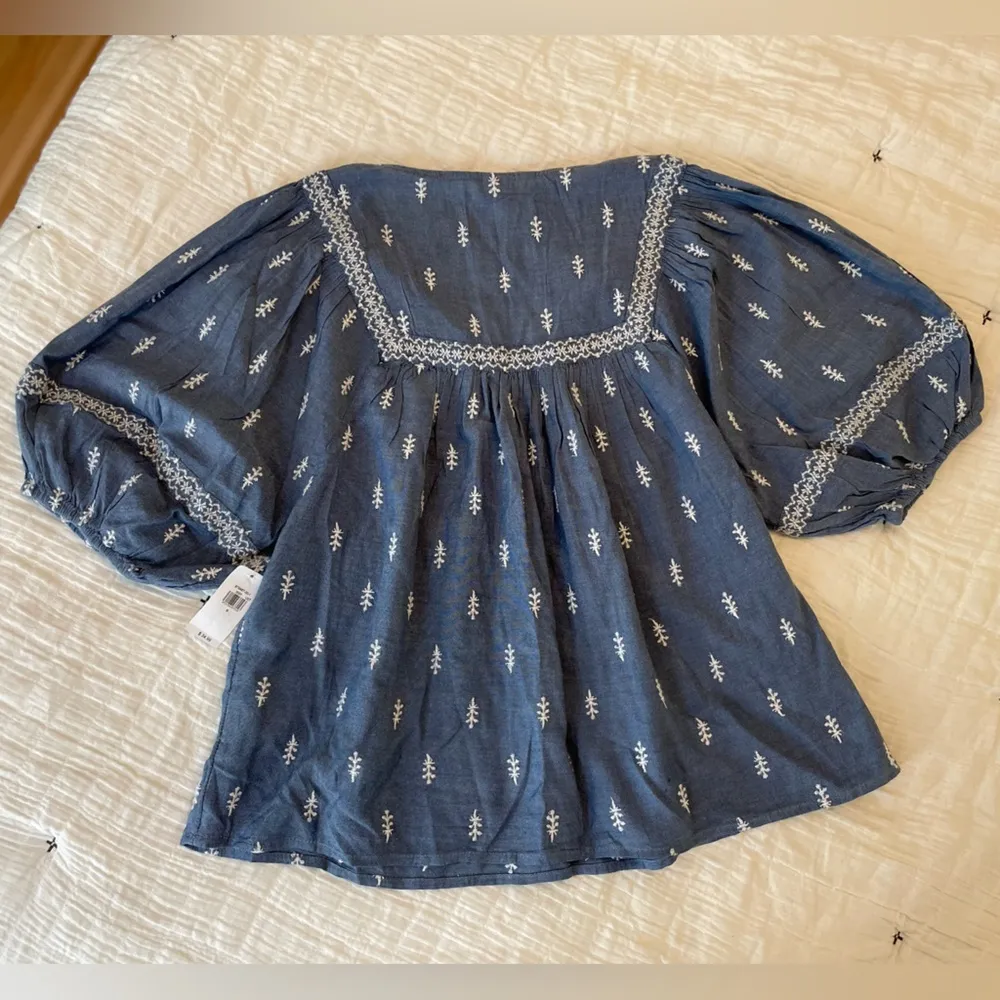 OLD NAVY Puffed-Sleeve Embroidered Poet Swing Blouse Size S NWT - Image 4