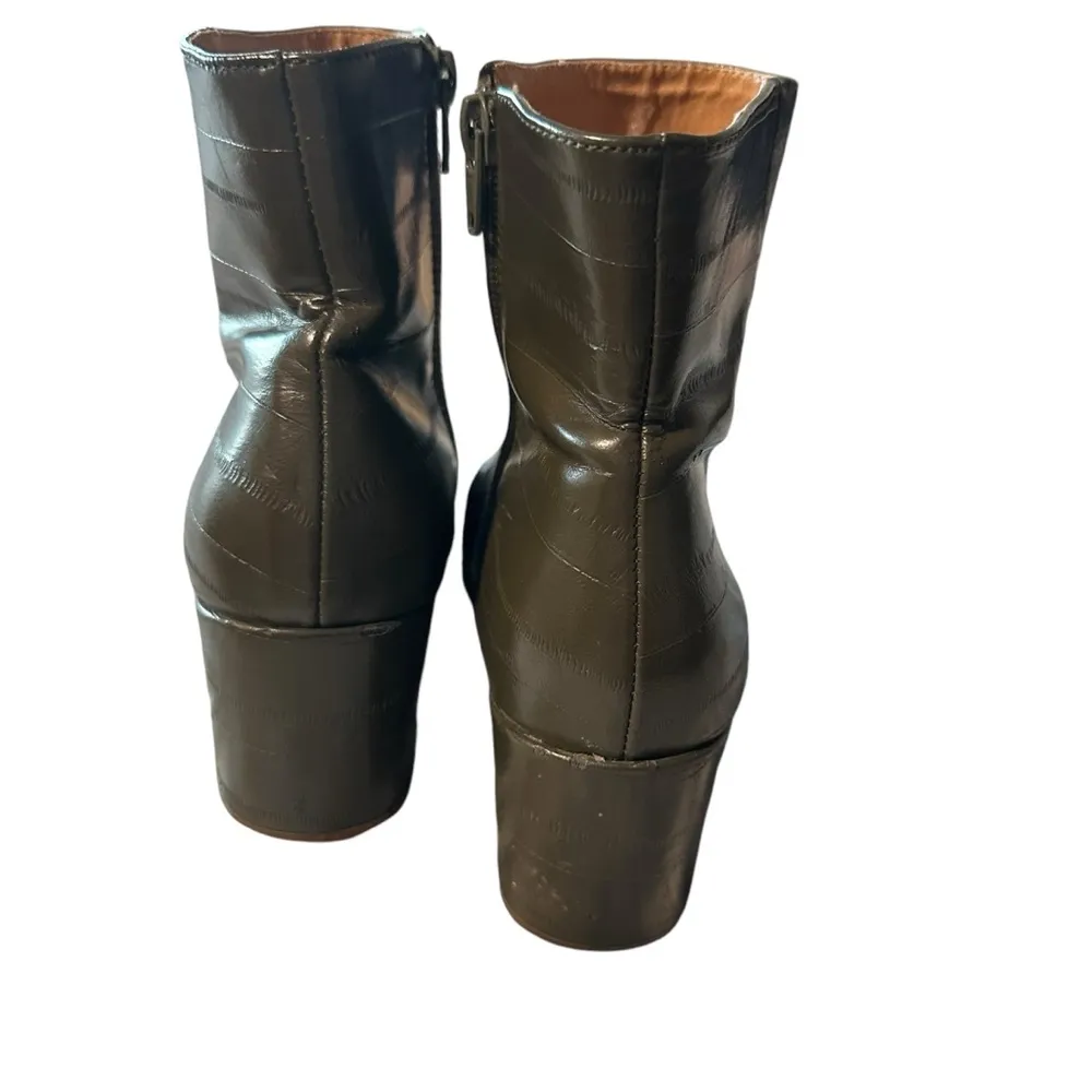 Urban Outfitters women's size 7 military green ankle boots - Image 3