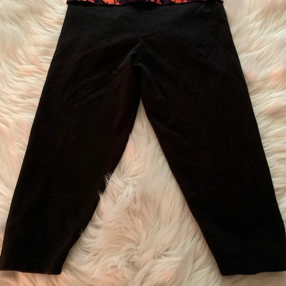 VICTORIA’S SECRET PINK CAPRI YOGA PANTS - Image 3