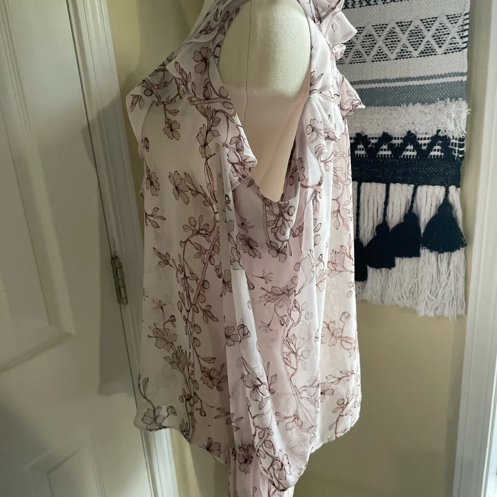 BCBG Floral Cold Shoulder Longsleeve Blouse, LIKE NEW! - Image 3