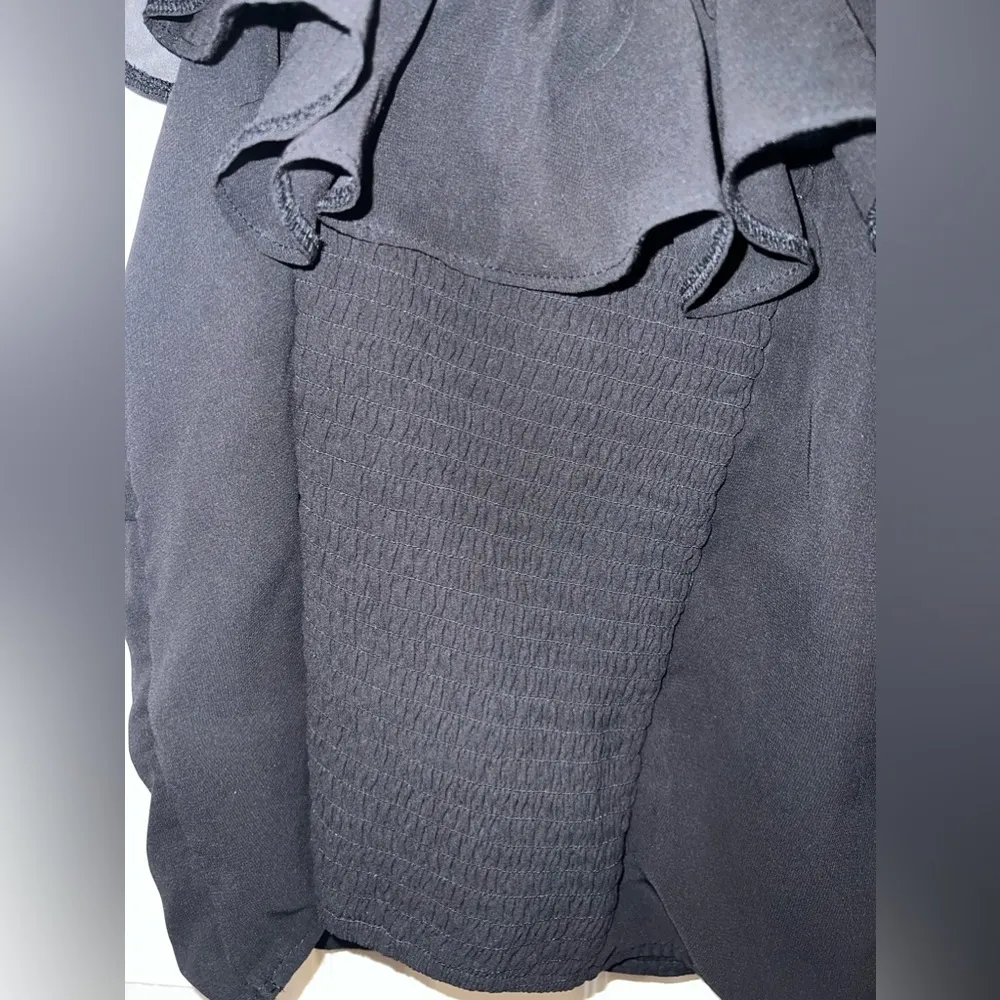 NWOT Abercrombie Ruffle Scoop Neck top in Black size medium. Chiffon fabric. - Image 4