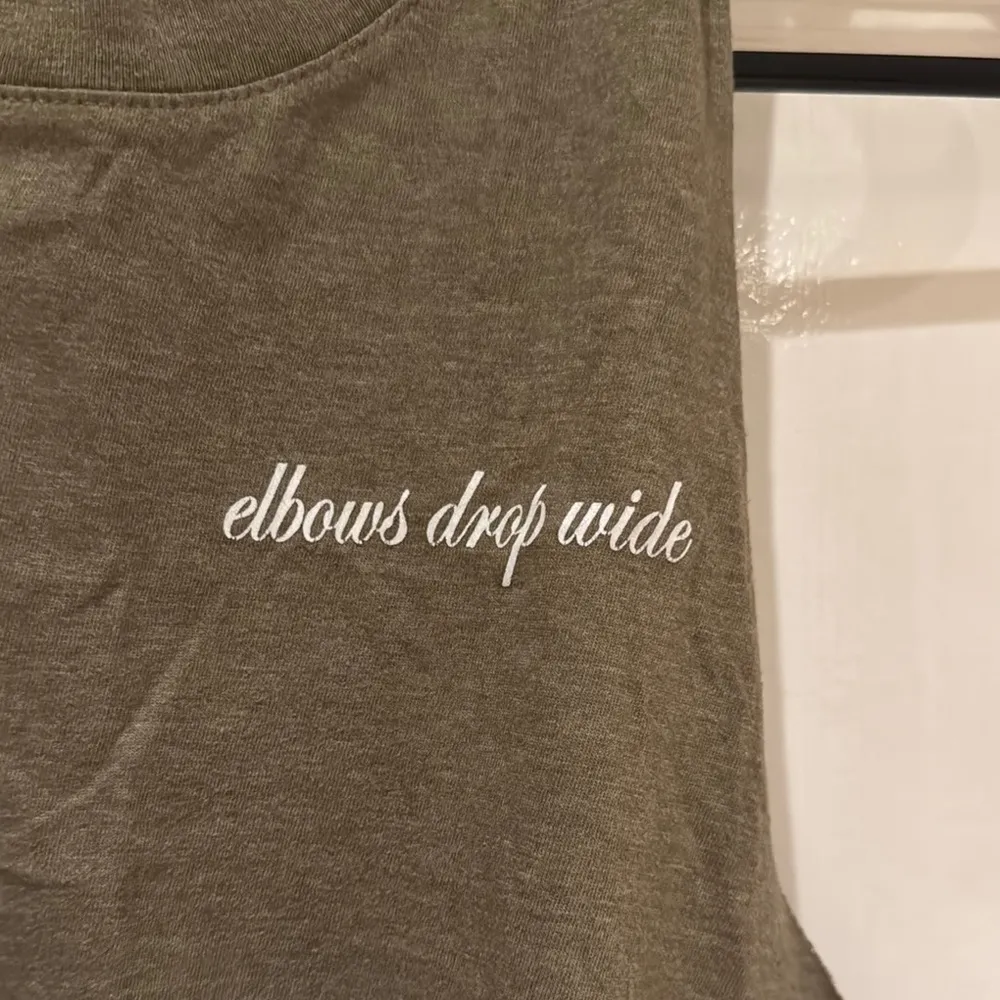 Gray Sleeveless Crop Muscle Tee - Image 2