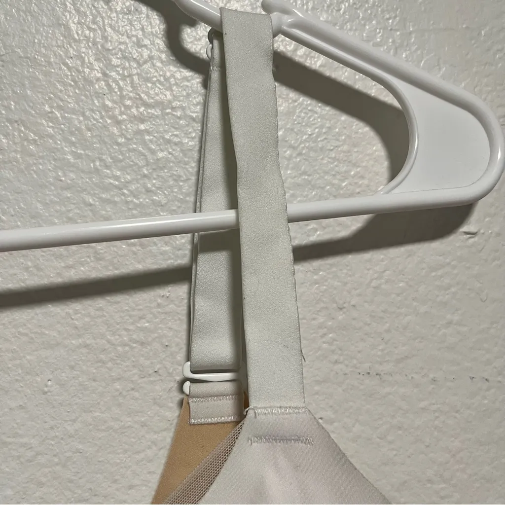 Honey Love Set to Lift Seamless White Wirefree Crossover Bra 1X 40C/D - Image 5