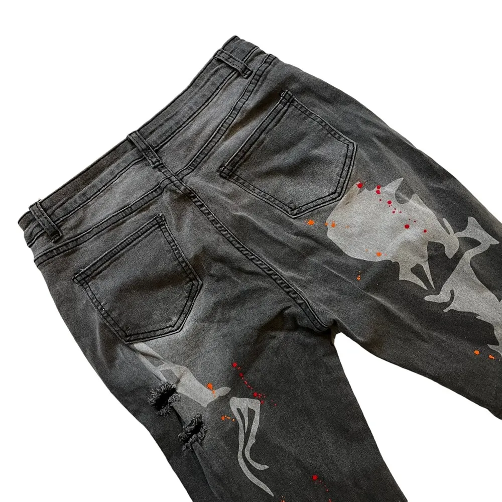 NWT, SHEIN Graphic and Pain Splashed Ripped Hi Rise Jeans, Sz 28 - Image 10