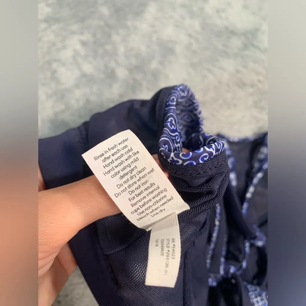 Athleta swimsuit top blue 34D/DD - Image 9