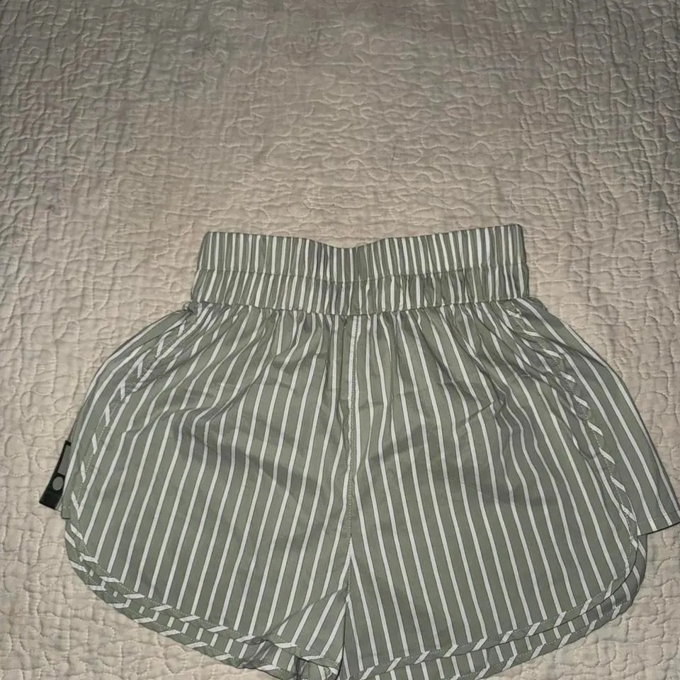 NWOT Daily Drills Mint Green Size Small Rare - Image 2