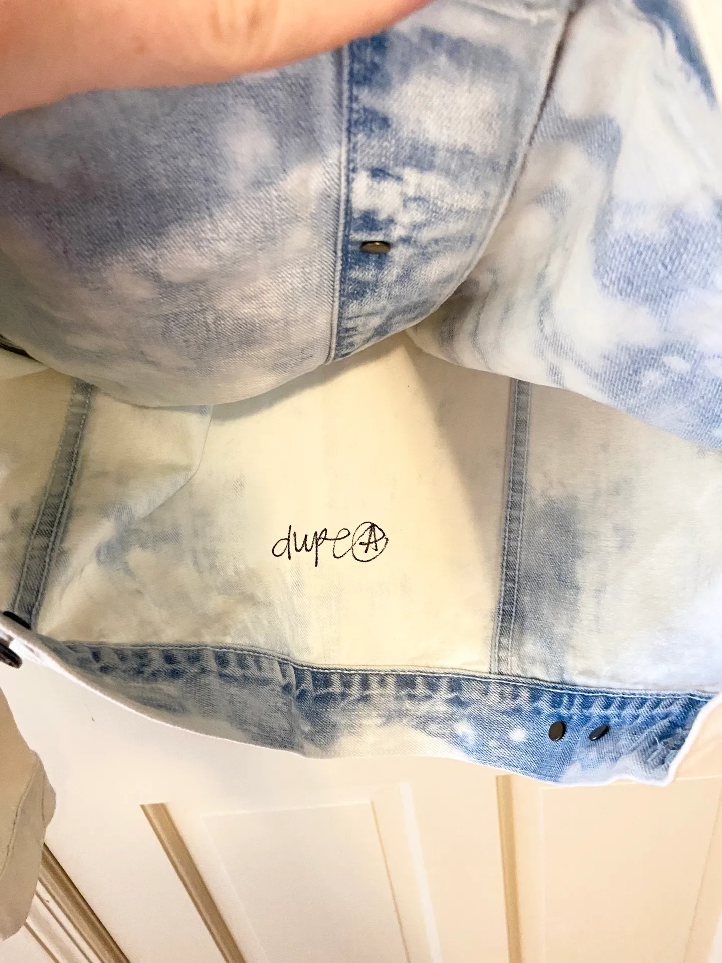 NWOT  light wash tie dye oversized denim trucker jacket jean jacket - Image 8