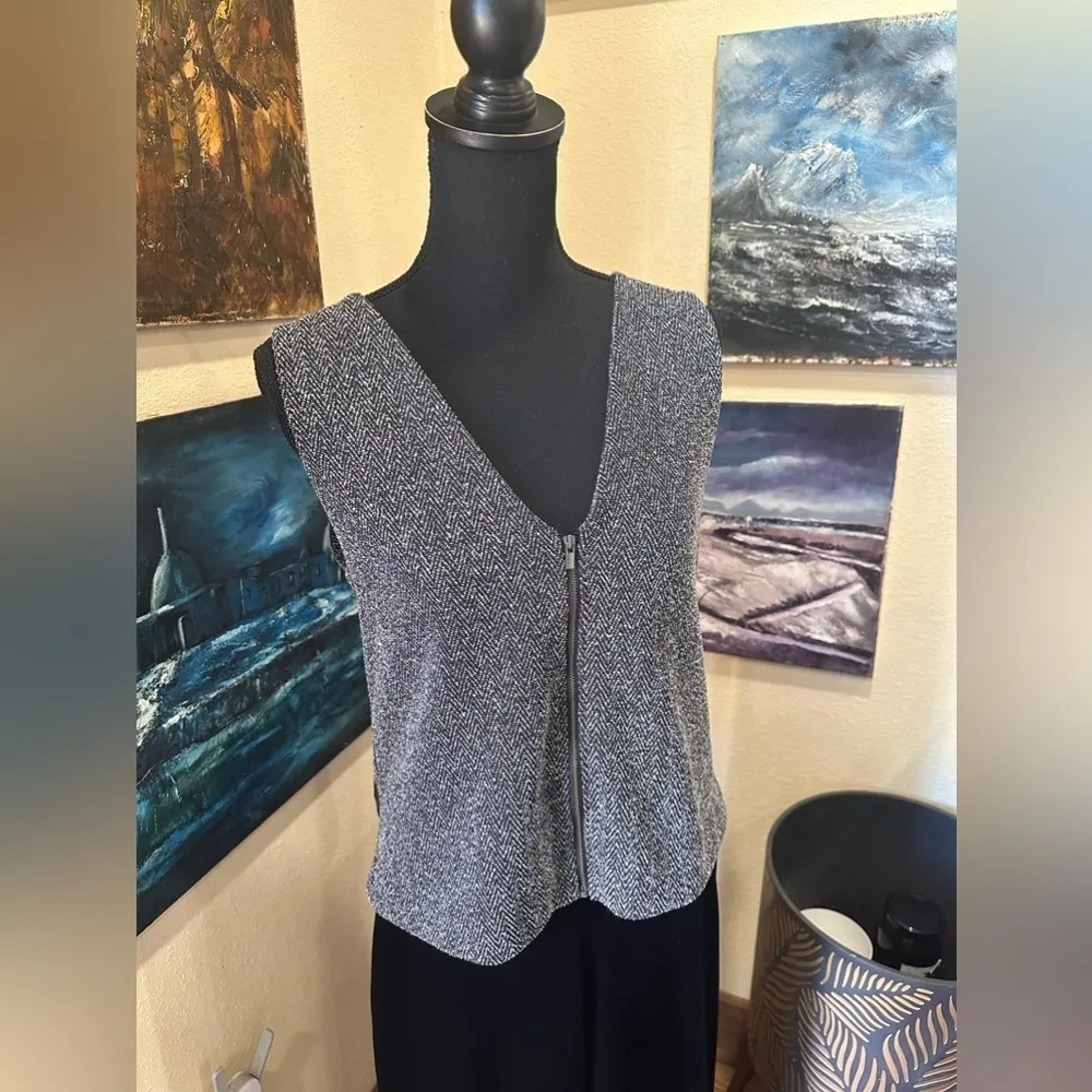 Banana Republic Sleeveless gray  Vest w Dressy Black Sequin geometrics - Image 5