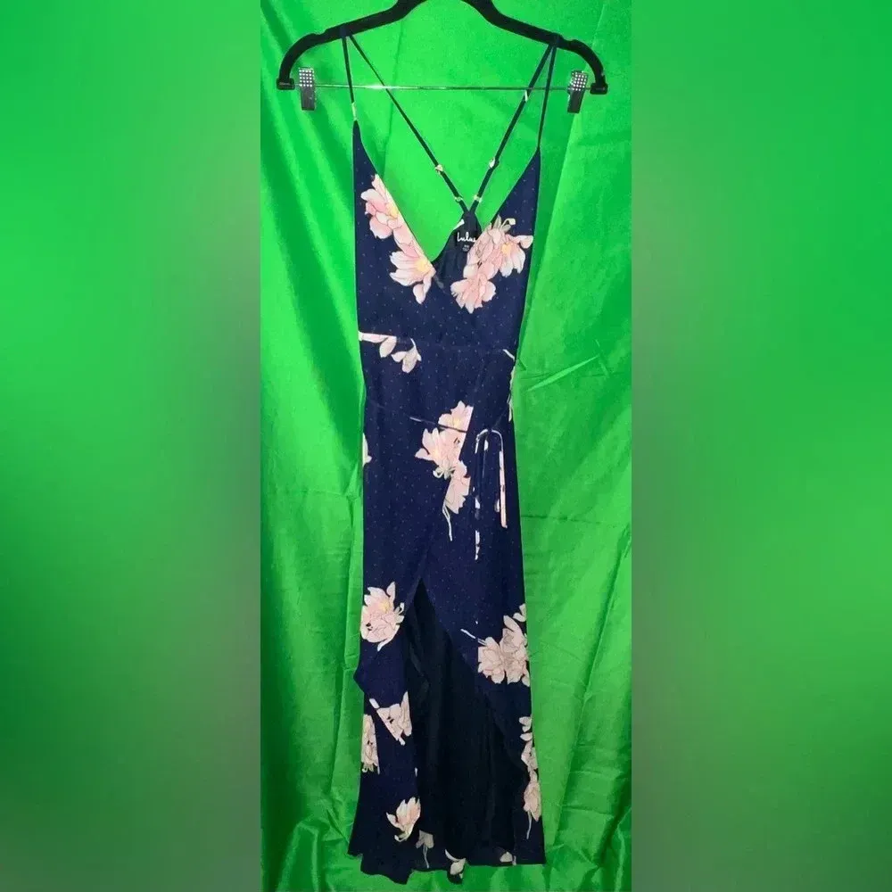 Lulus Gown Size XS-Flaw - Image 2