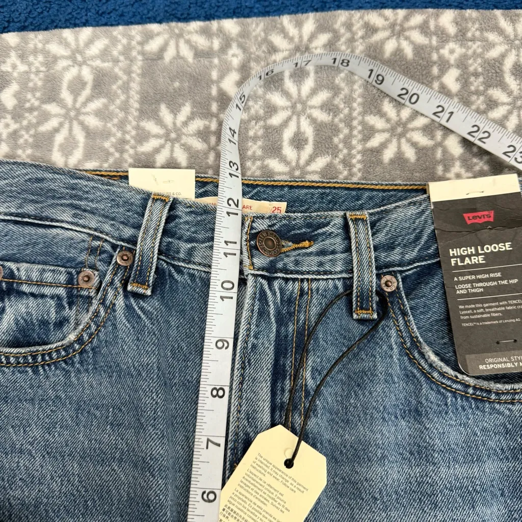 NWT Levi’s Women’s High Rise Loose Flare Leg Relaxed Ripped Knee‎ Size 25 x 32 - Image 13