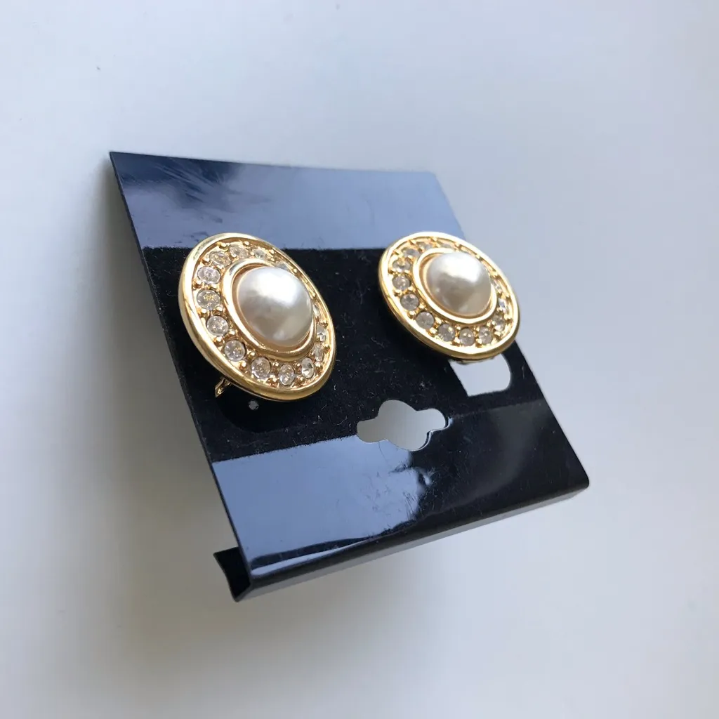 Vintage Gold Tone Round Faux Pearl Clip On Earrings - Image 2