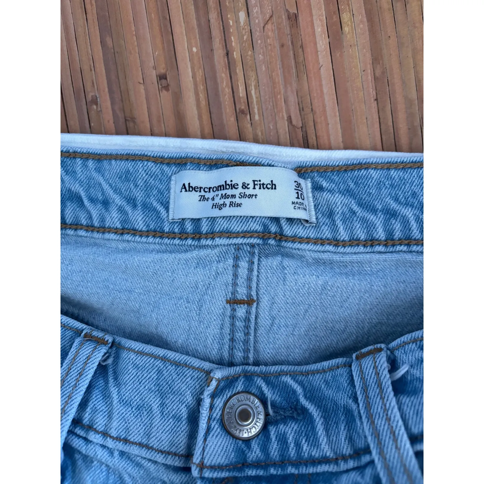 Abercrombie & Fitch Shorts Womens 30/10 Light Wash The Mom Short 90s High Rise - Image 3