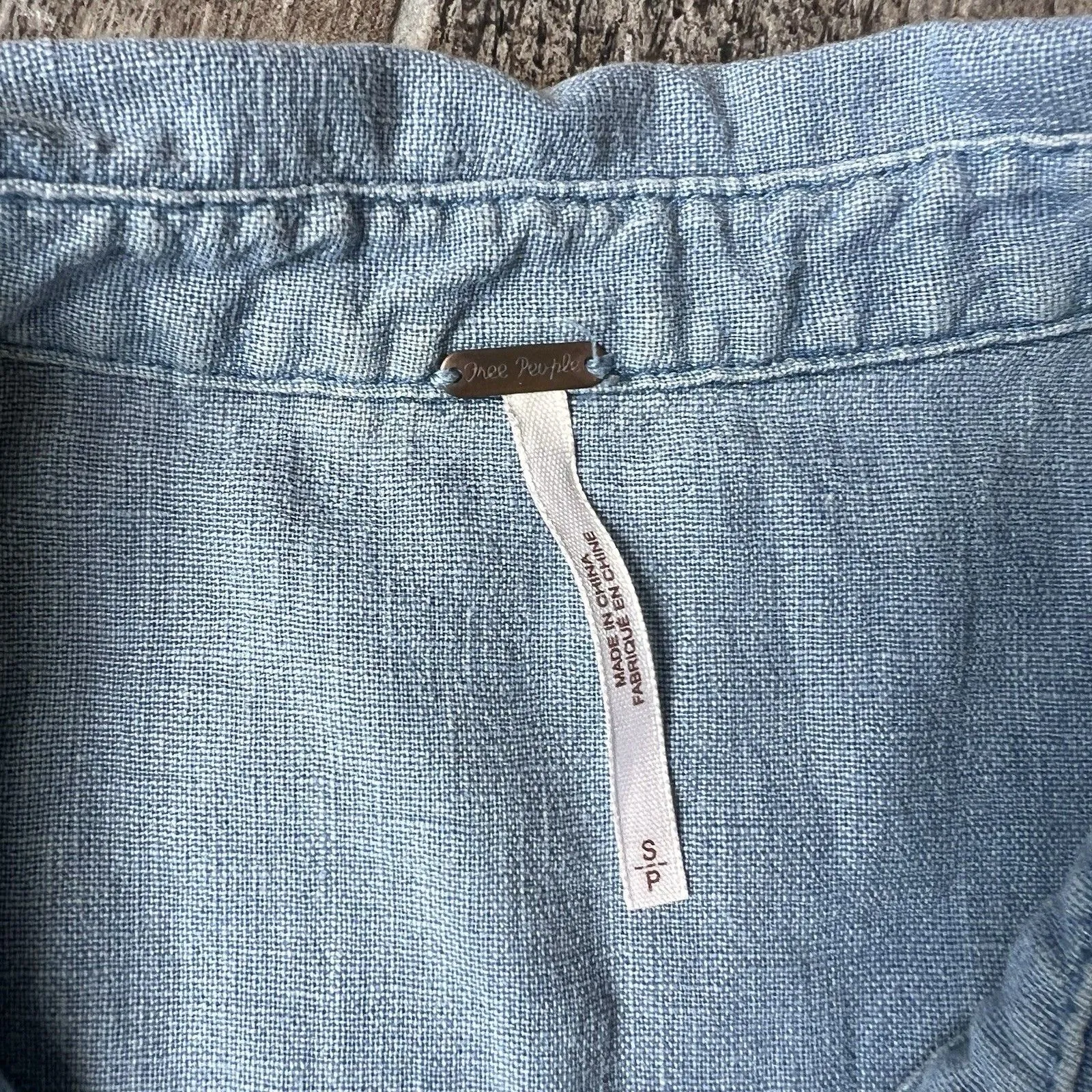 Free People Shirt Sz Small blue Denim Sleeveless Button Up Fray Linen Blend #102 - Image 3