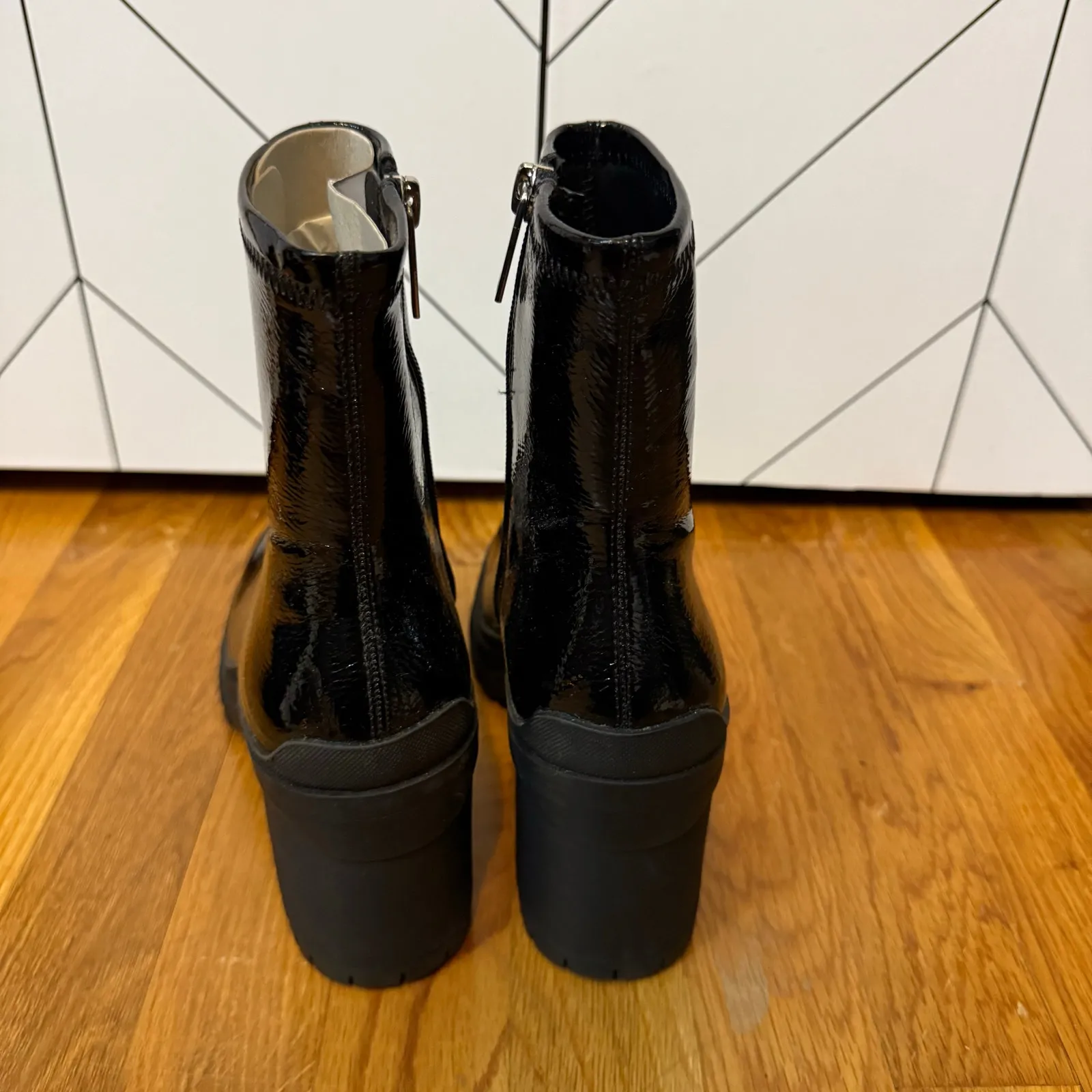 D’amelio Womens 7 Black Faux Patent Leather Chelsea Boots Booties Goth Punk - Image 3