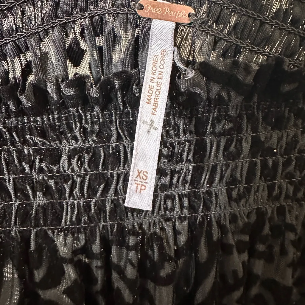 Free people A little twist velvet off the shoulder black top size XS - Image 12