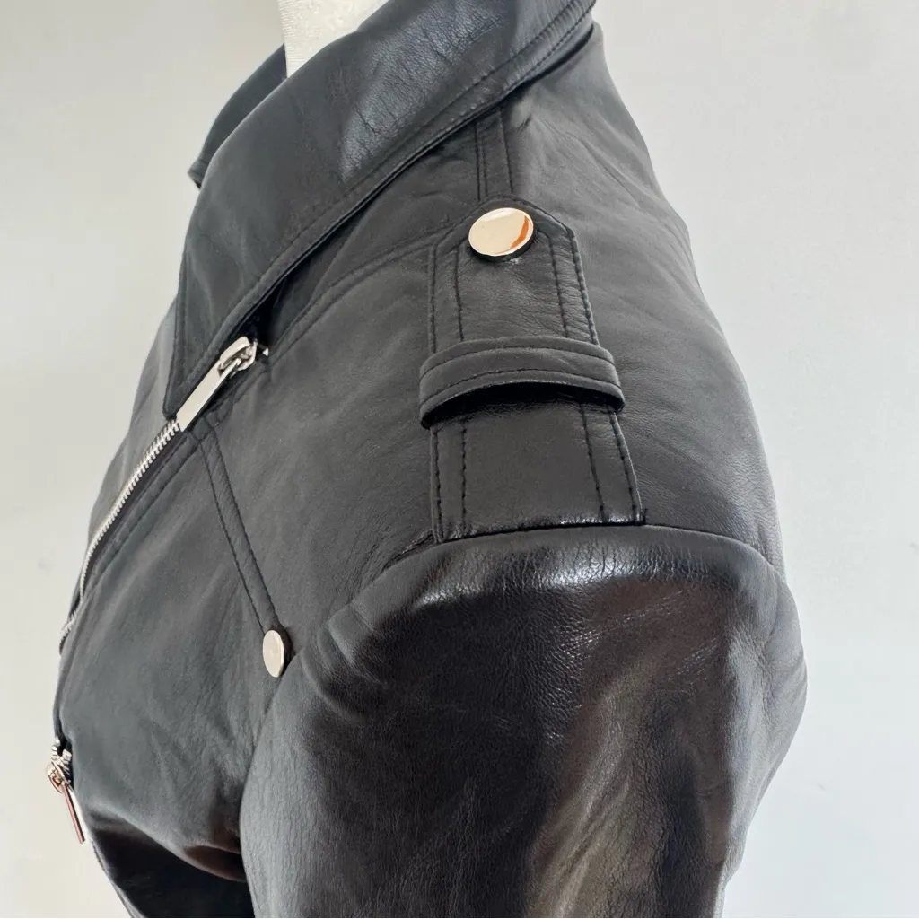 AKIRA NWT Black Leather Moto Cropped Jacket Size Medium - Image 3